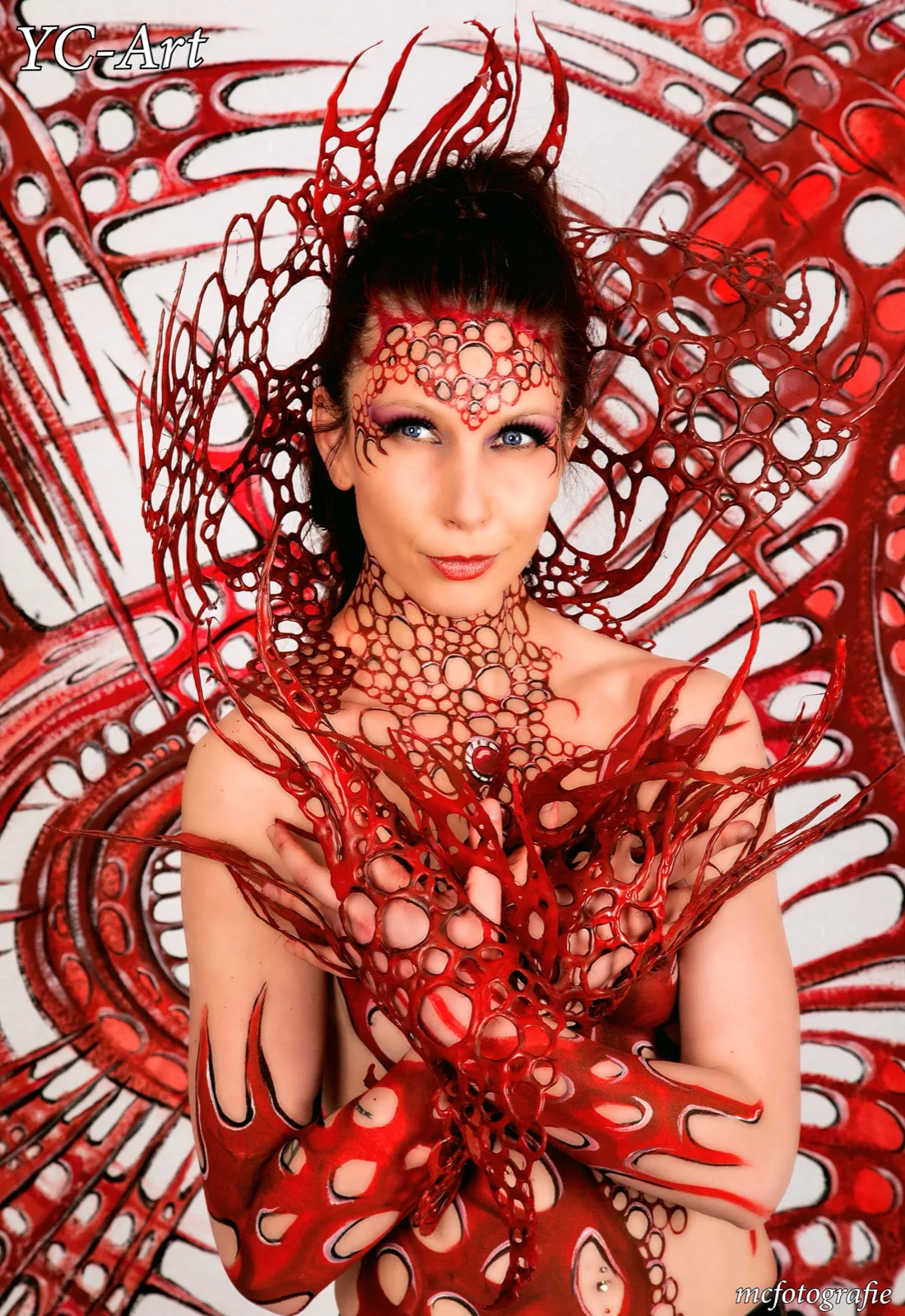 Rode koraalachtige filigraan bodypaint